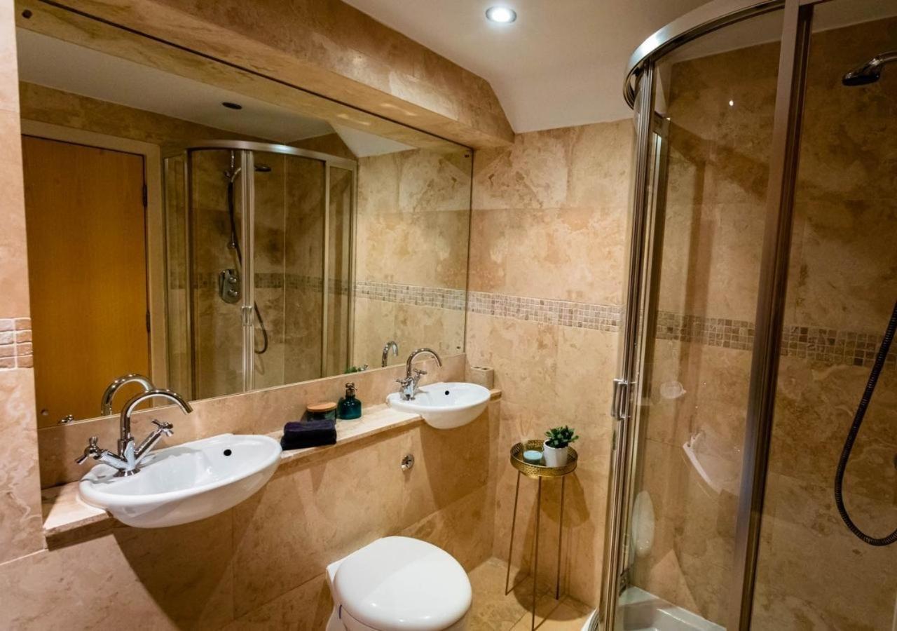 Lux Duplex Apartment 19Th Century Chapel Wakefield Centre Εξωτερικό φωτογραφία